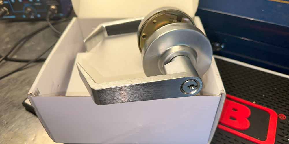 englewood commercial door locksmith